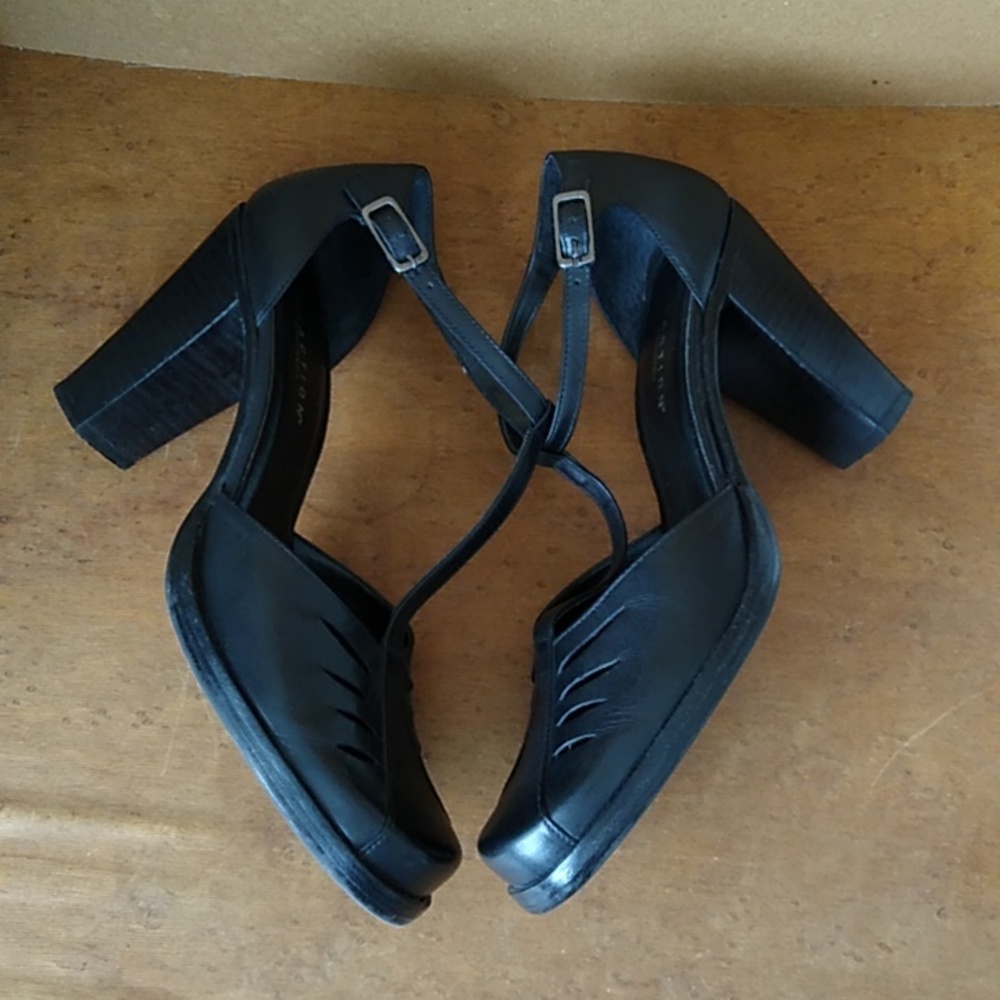 Reaction by Kenneth Cole Black Leather T-Straps 8.5 - Picture 12 of 12